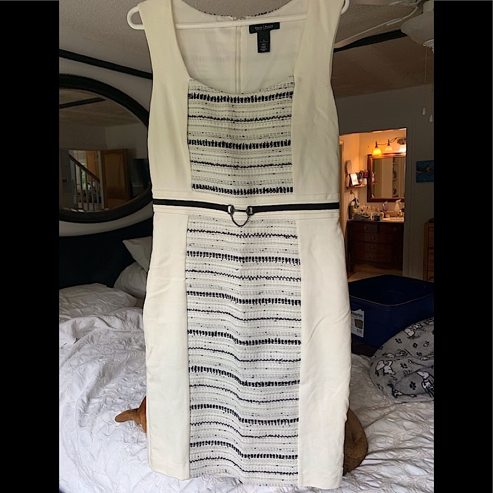 Fitted dress sleeveless,fully lined, nice waist detail, White House Black market